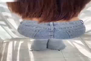 旅拍认识的骚货民宿老板娘必须拿下拍摄  背景图片