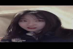 大学反差可爱婊子  背景图片