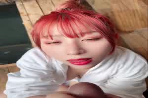 【这胸比男主头还大！从未见过这么渴望鸡巴的表情】这两颗巨乳完全捏不住啊，这都不敢想胸交得多舒服  背景图片