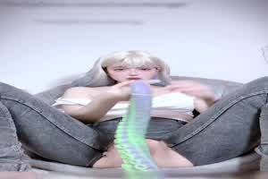 超长章鱼爪塞进小穴内激情自慰  背景图片