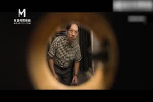 新婚妻子与菜老板-上 菜摊厕所奸淫娇妻  背景图片