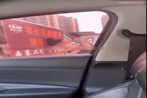 门事件 温州中学生情侣当街激战，看的好爽啊!  背景图片