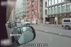 兔子先生 樱井美里 爸气十足  背景图片