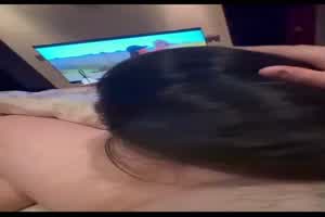 两姐妹顺风车想要肉偿，从广州到合肥1244元车费，和我双飞，身材火辣  背景图片