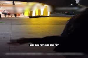 带学生吃麦当劳 就能带回饭店耖  背景图片