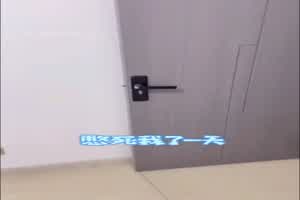 女友诱惑狠操她  背景图片