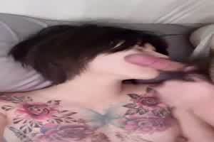 刺青符文女孩美极了，拿肉棒打脸后直接插入！  背景图片