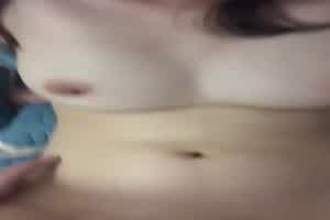 巨乳萝莉的淫叫声是真的骚，可是逼好多白浆啊  背景图片