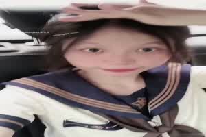 村里的小姑娘还是需要一些慰藉的  背景图片