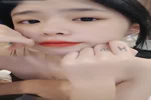 18岁少女 梦涵 内射贫乳学生妹  背景图片