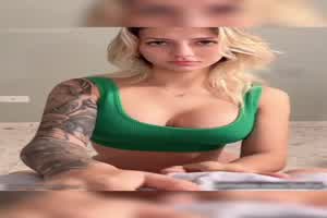 比社会摇还会摇的欧洲骚货  背景图片