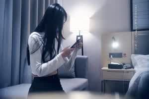 91《小天探花》是老师又怎样？照样不客气地猛压头帮口交  背景图片