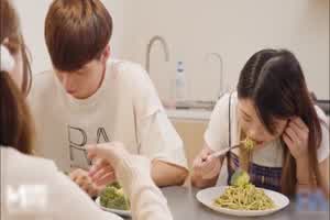 麻豆ntr姐妹丼女高中生的诱惑 姐姐和我的穴穴谁的更紧  背景图片