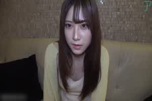 可爱樱花妹在床上反差萌  背景图片