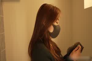 米菲兔 被恶劣邻居不断弄高潮的欲求不满的美人妻子  背景图片