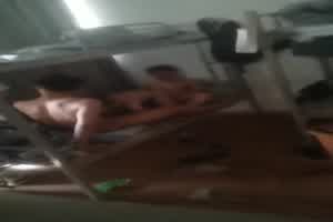 最新泄密某大学3p宿舍门事件  背景图片