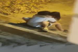 校园野战被偷拍  背景图片