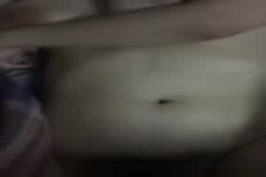 给力大胸妹，逼特别紧  背景图片