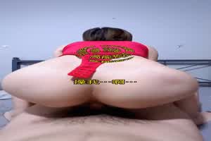 短发肥臀女友，上位直接给我坐射了  背景图片