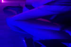 女友闺蜜的诱惑，要游戏还是要她，当然是她  背景图片