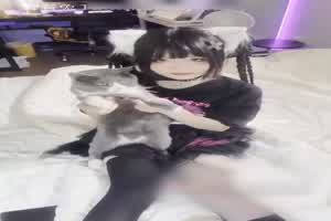 地雷系双马尾萌妹暴力性爱床都快震坏了  背景图片