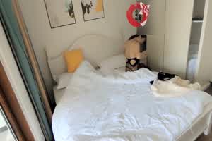 熟女控必备巨乳肥臀露脸人妻 连体镂空无套内射，这贱货真能淫叫  背景图片