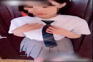 极品萝利『兔兔』和学生小妹突破禁忌之恋爆裂黑丝家中四处各种啪啪做爱  背景图片