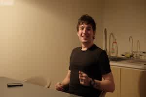 绿帽癖女友送给男友的最棒礼物 黎菲儿Ryoko 胎尼Tiny华丽3P共演  背景图片