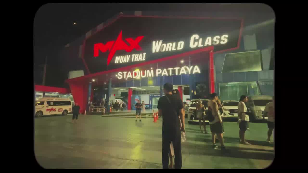  【大象传媒】思春变态开发与她共处一室发生大量性行为 的剧照4