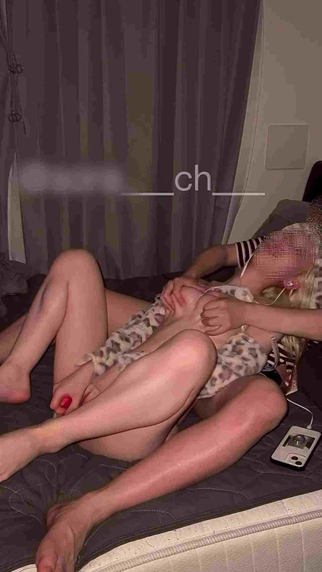  粉鲍正妹白嫩双腿敞开轻松插入♥ 的剧照9