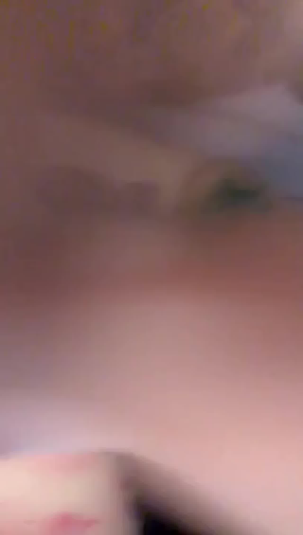  野性漂亮妹子与男友日常啪啪，沙发上抽插娇喘非常诱人 的剧照1