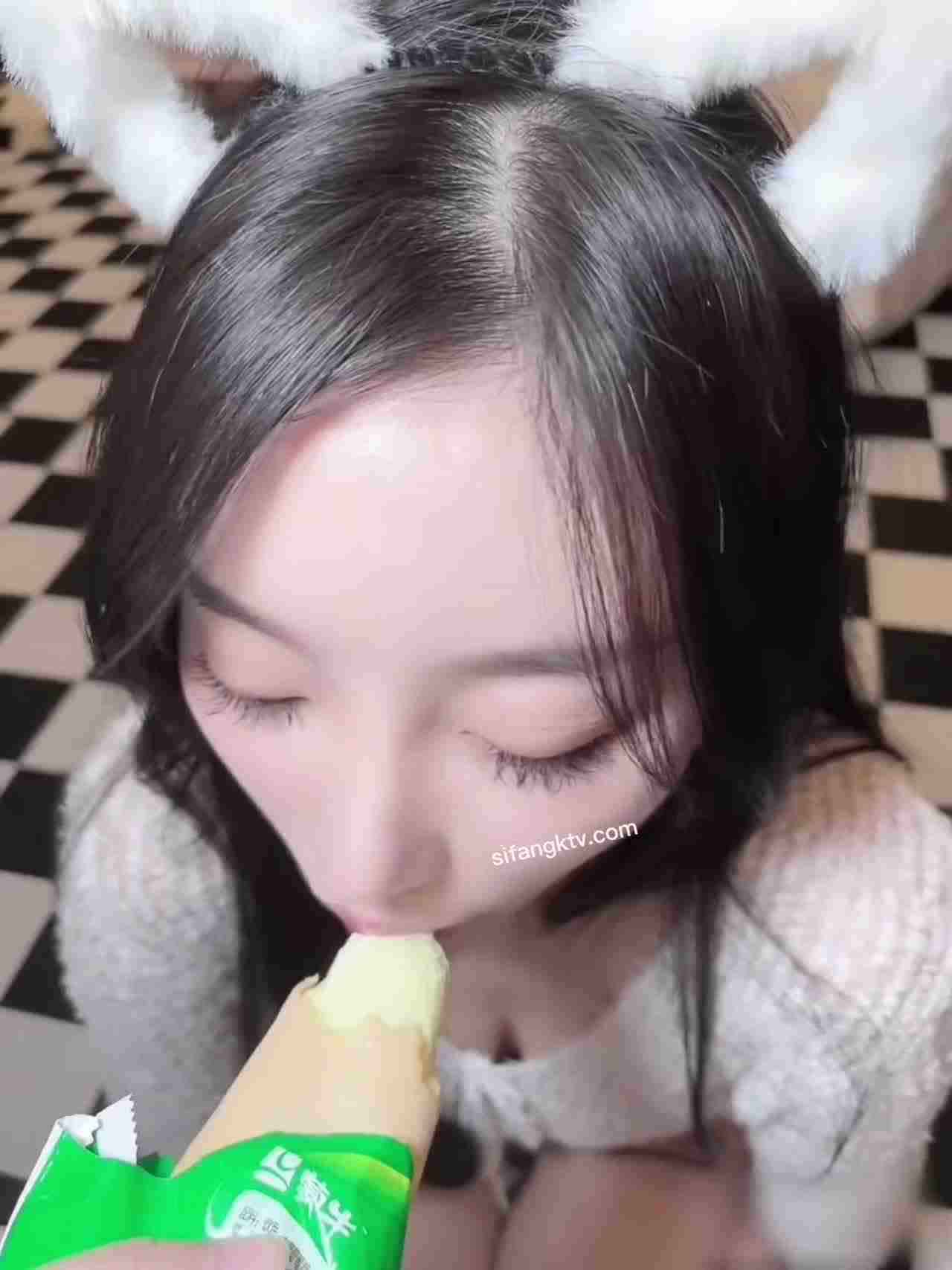  极品御姐毛衣小猫肉感身材肥臀后入 的剧照2