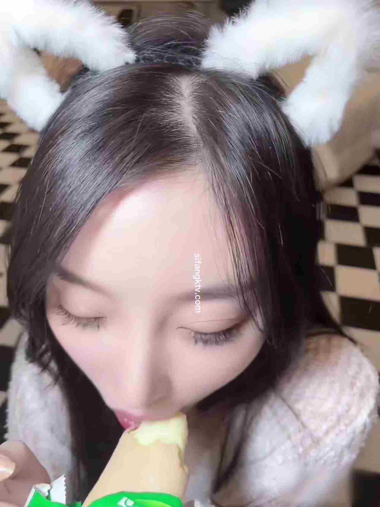  极品御姐毛衣小猫肉感身材肥臀后入 的剧照10