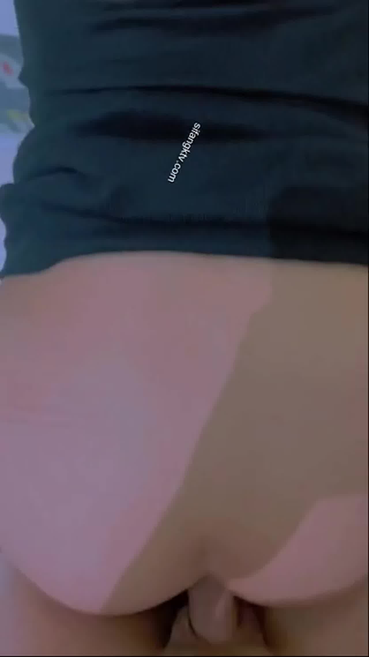  约炮大神后入母狗正妹淫荡录影 的剧照1