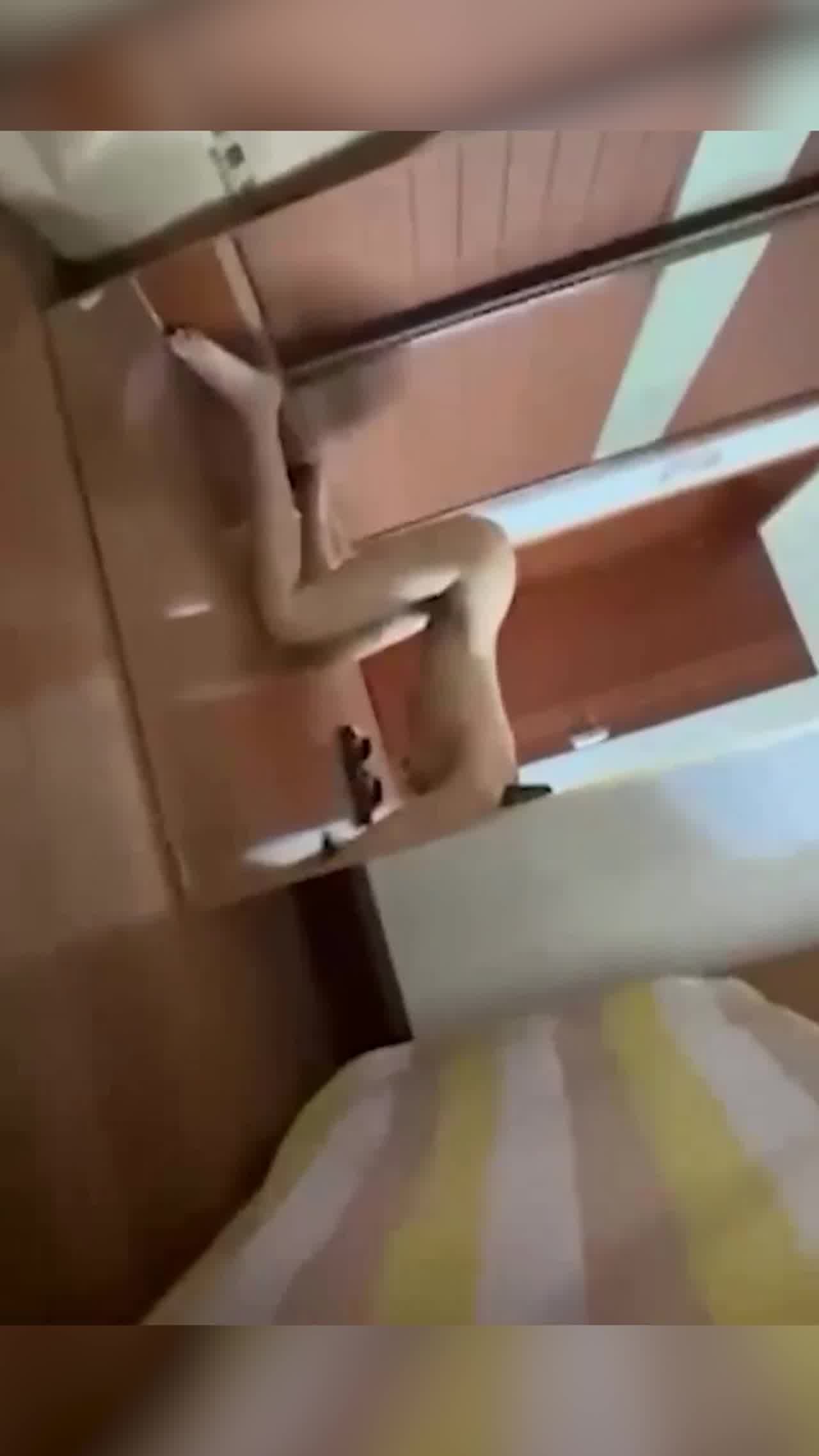  漂亮女友求我狠狠的操 的剧照8