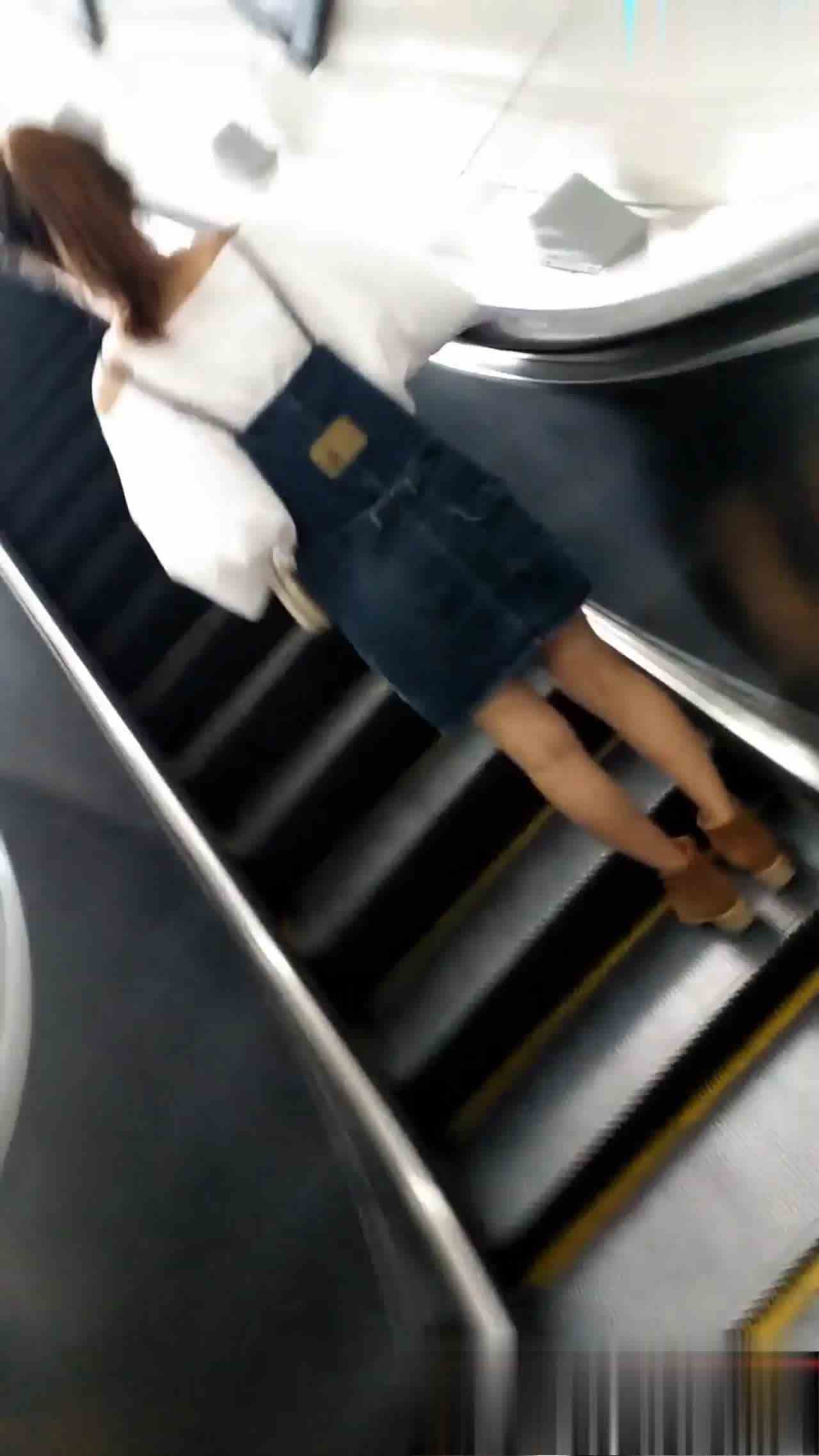  街射小萝莉玩的刺激 的剧照9