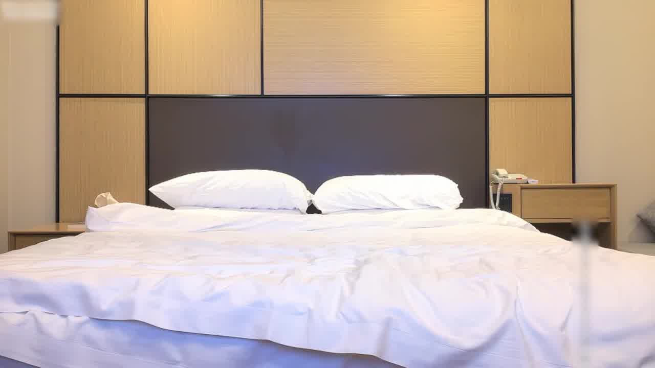  小宝探花 黑衣短裙高颜值气质姐姐 的剧照8