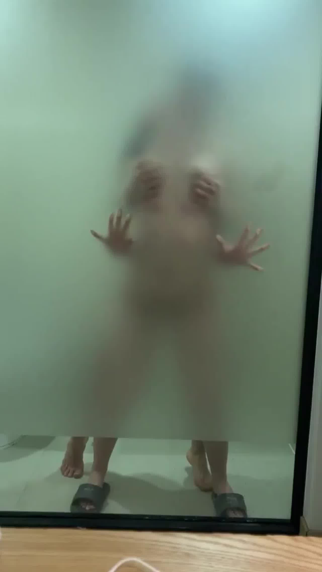  摁在玻璃使劲操 的剧照6