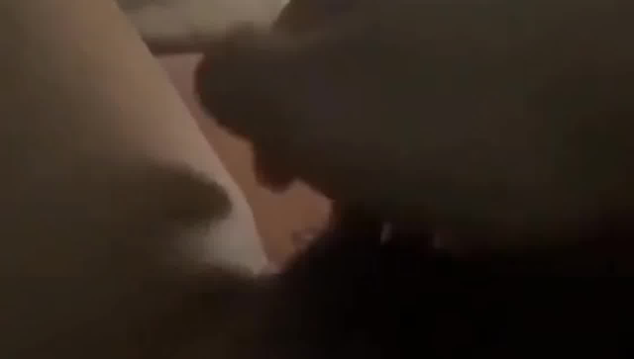  痒的难受，自己扣一下，下面都拉丝了 的剧照6