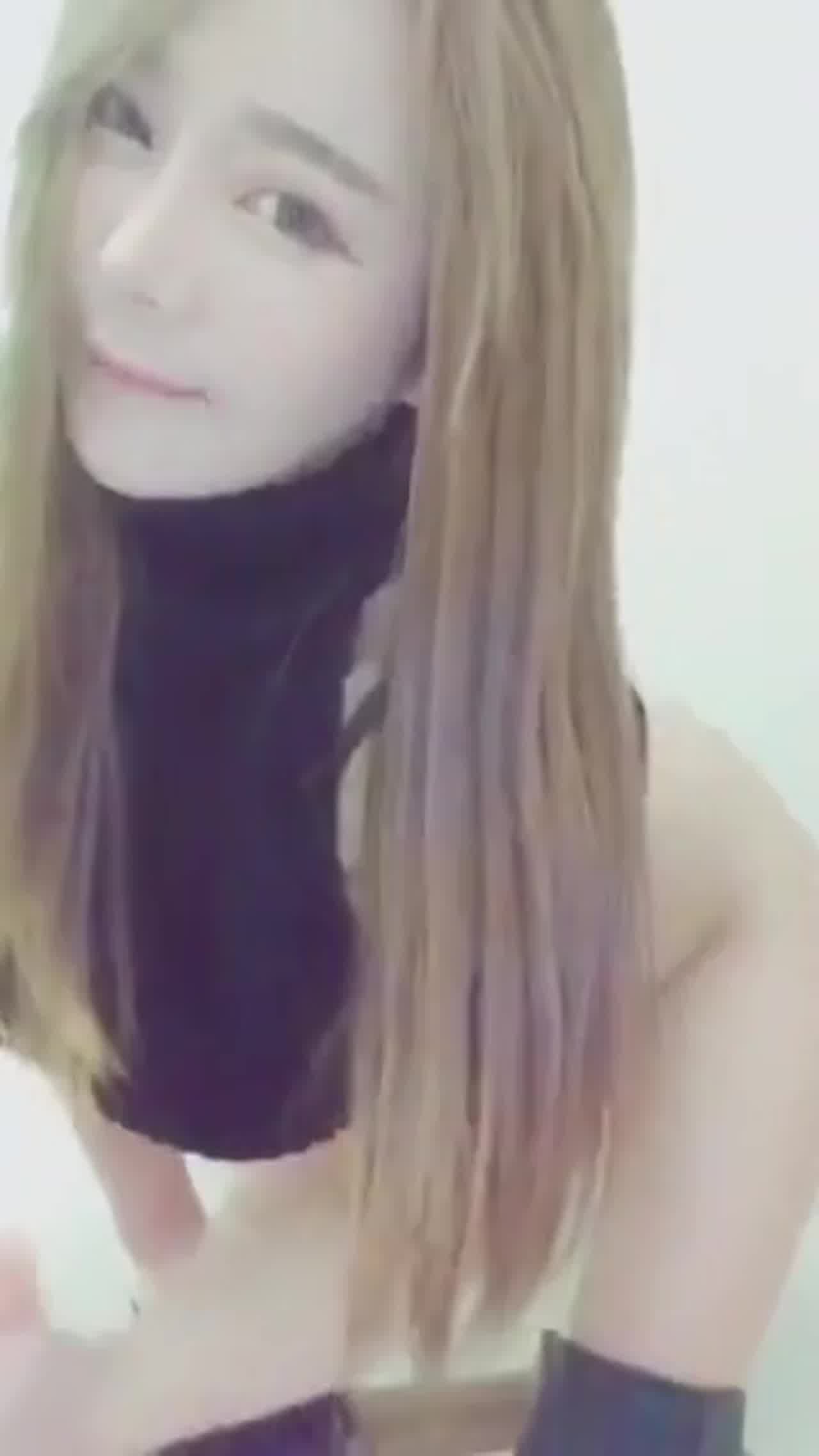  大四学姐的精品自慰 的剧照8