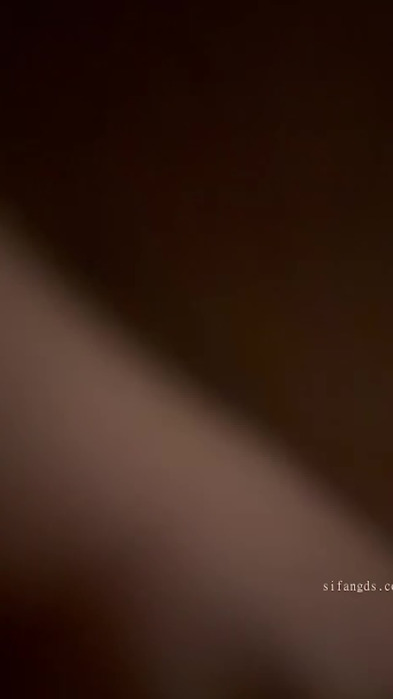  极品泄密，把黑丝长腿女同事约回家做爱，分享给兄弟们 的剧照2