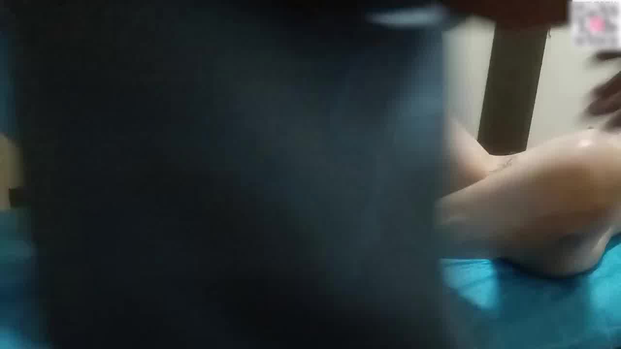  小奶猫主播福利：推油手法教学 的剧照8