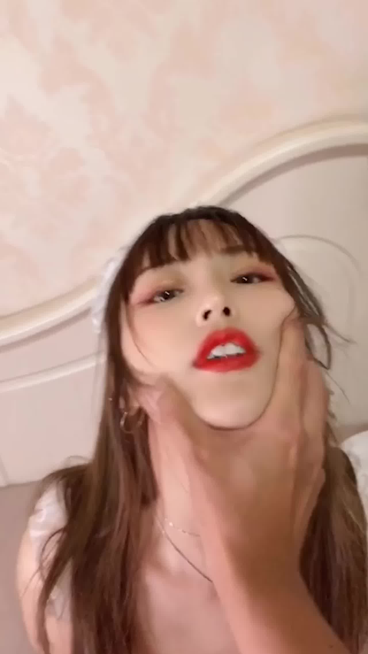  主仆母狗上下关系养成调教 的剧照1