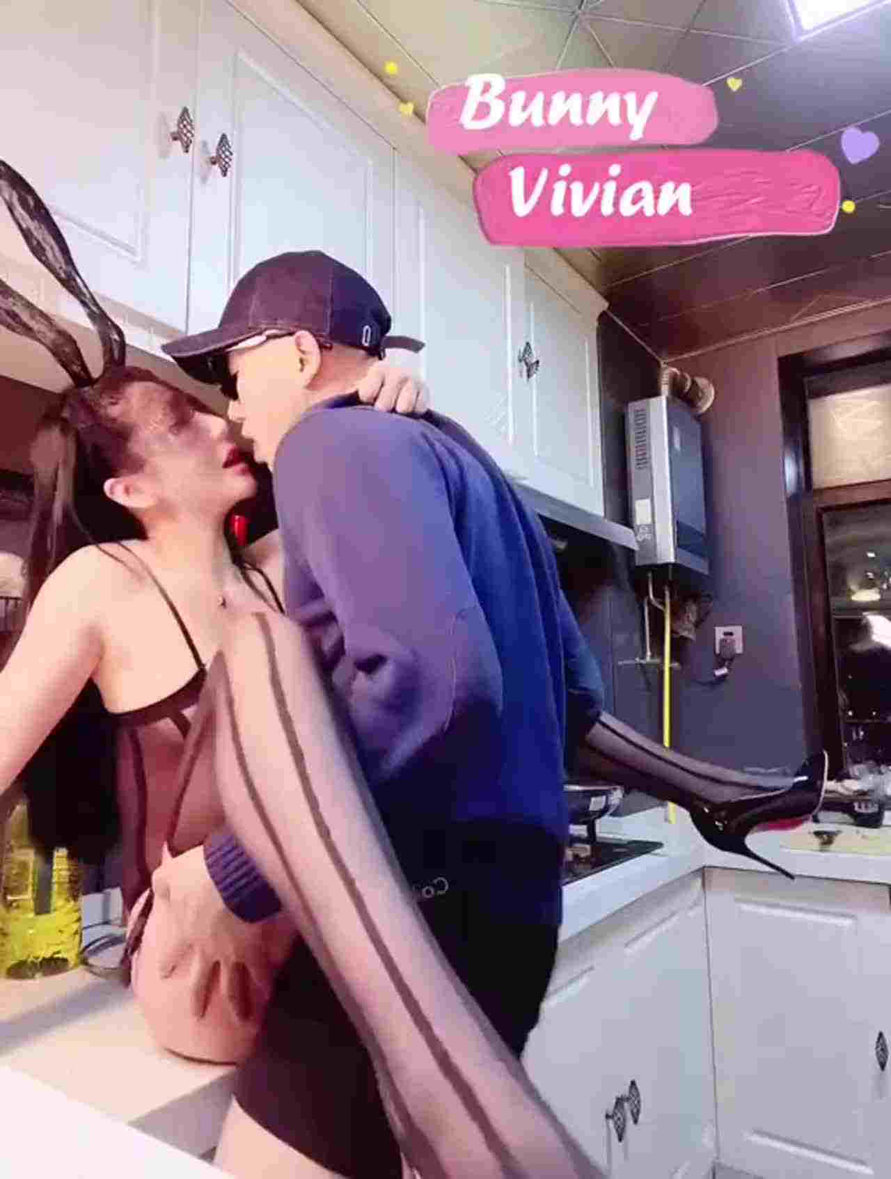  bunny vivian 厨房里的兔女郎 1 的剧照9