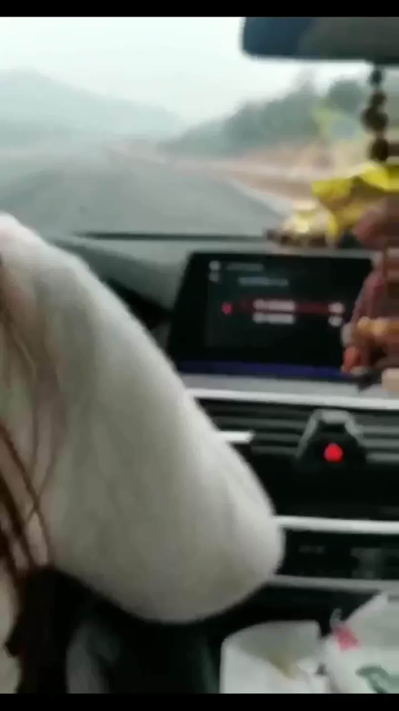  坐我鸡吧上开我的宝马7系 的剧照10