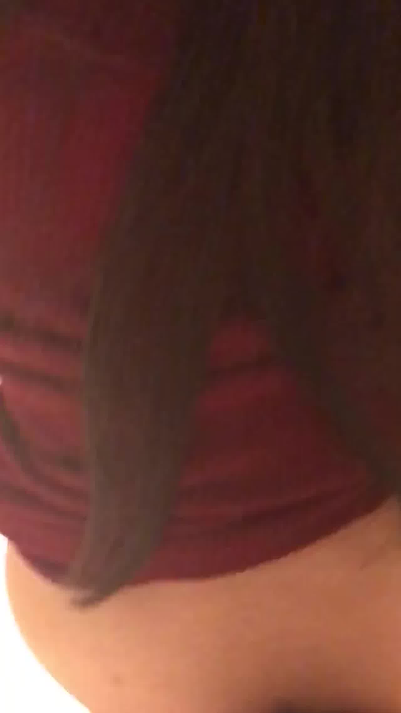  大神PUA网撩极度反差露脸骚女，线下约会居然是真空，毛茸茸的大鲍鱼太好看了，直接在快餐店卫生间搞一炮 的剧照2