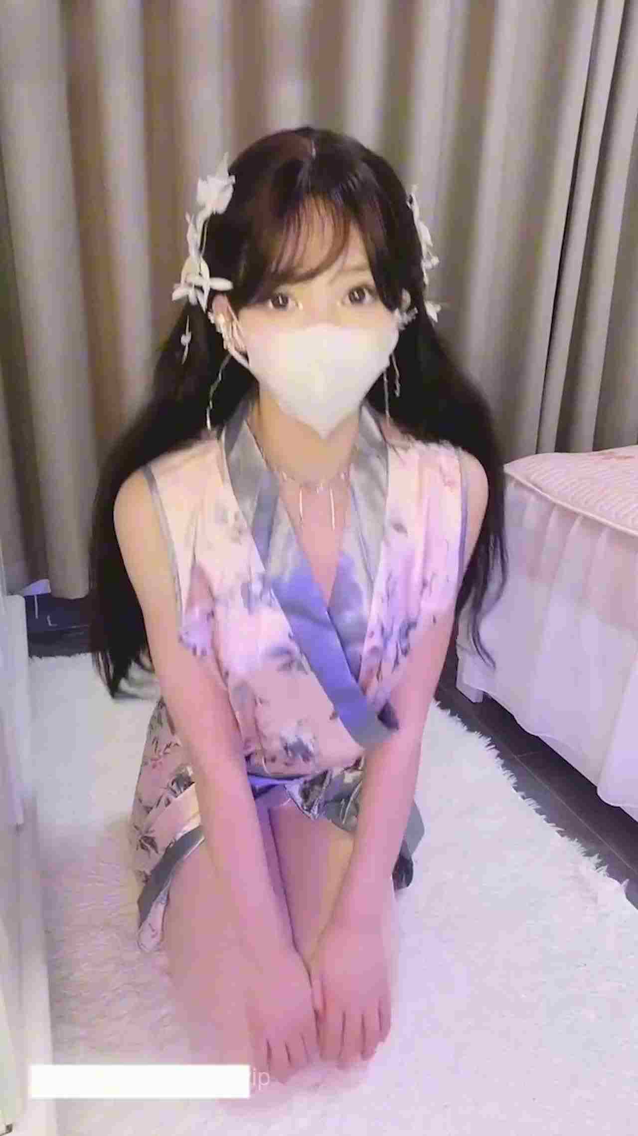  身材纤细的极品女神无毛美鲍道具深插 的剧照9
