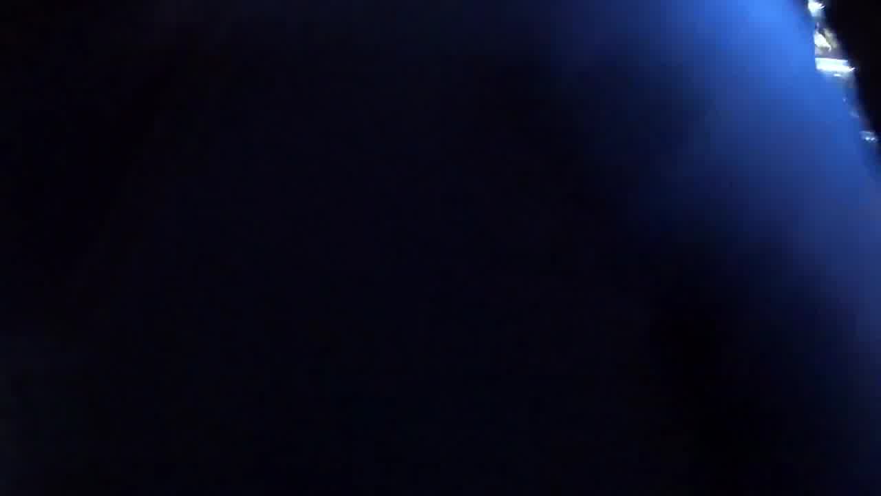  【偷拍裙底系列】神人偷拍05 的剧照3