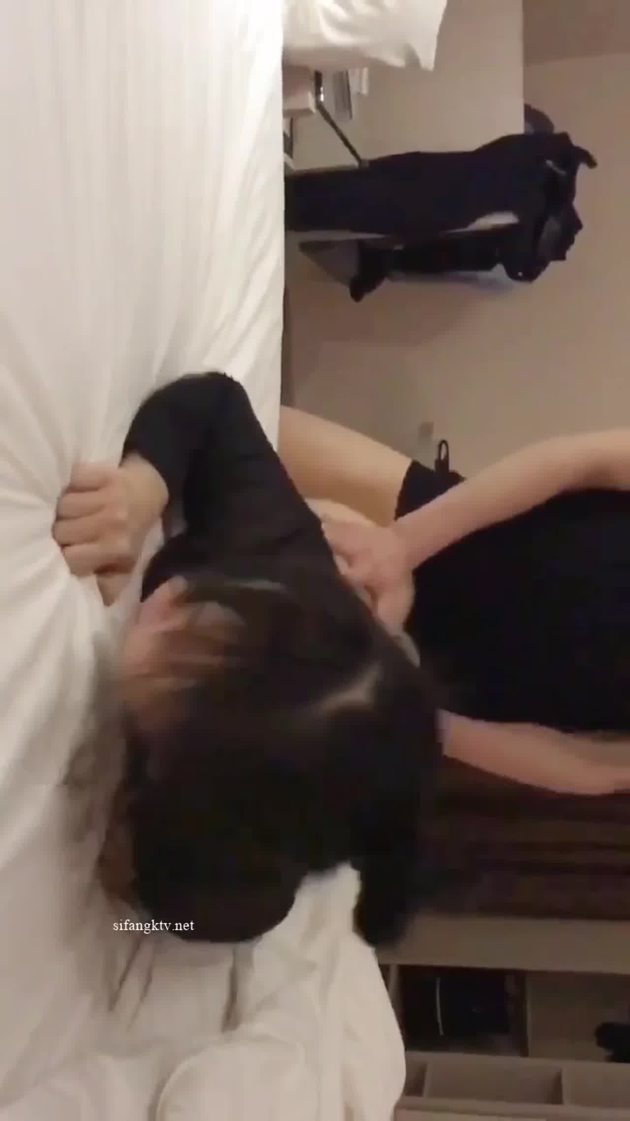  全程高能做爱，这巨乳骚货颠到狂抖！这高潮是几次啊！双飞享受 的剧照4