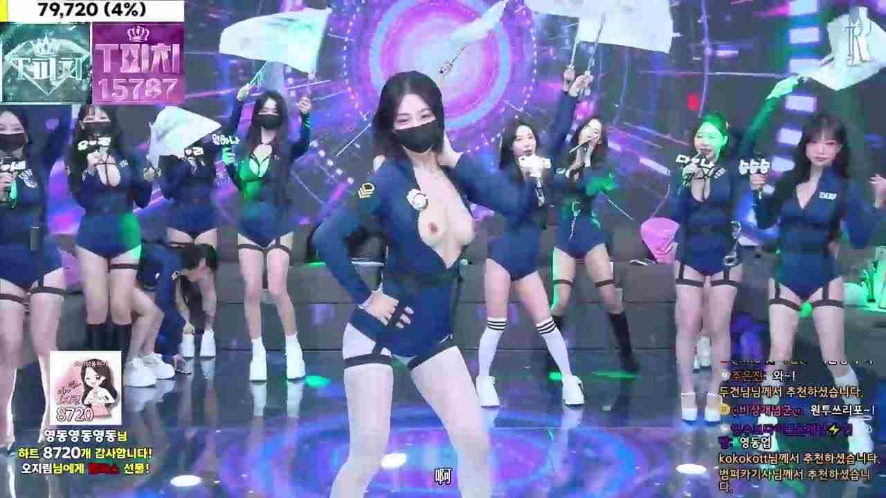  恳请哥哥们观看的骚气制服色气露奶综艺 的剧照7